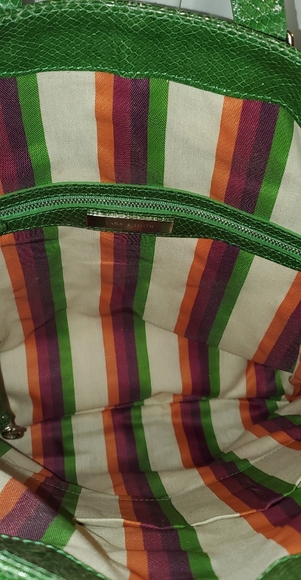 Crossbody or tote handbag. - Picture 7 of 7